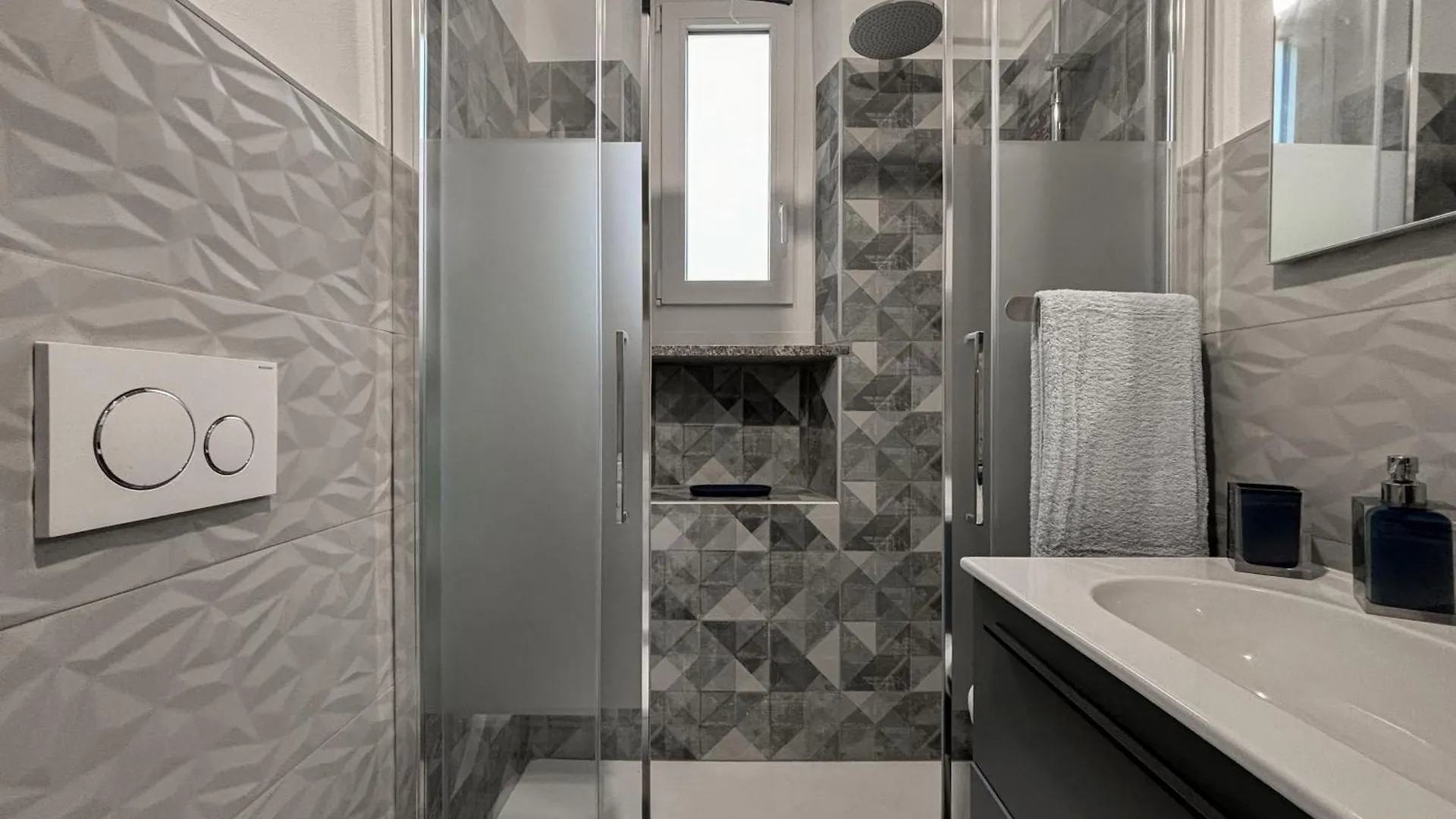 Elegant Three-Room Apartment In Porta Romana Milánó 0*,