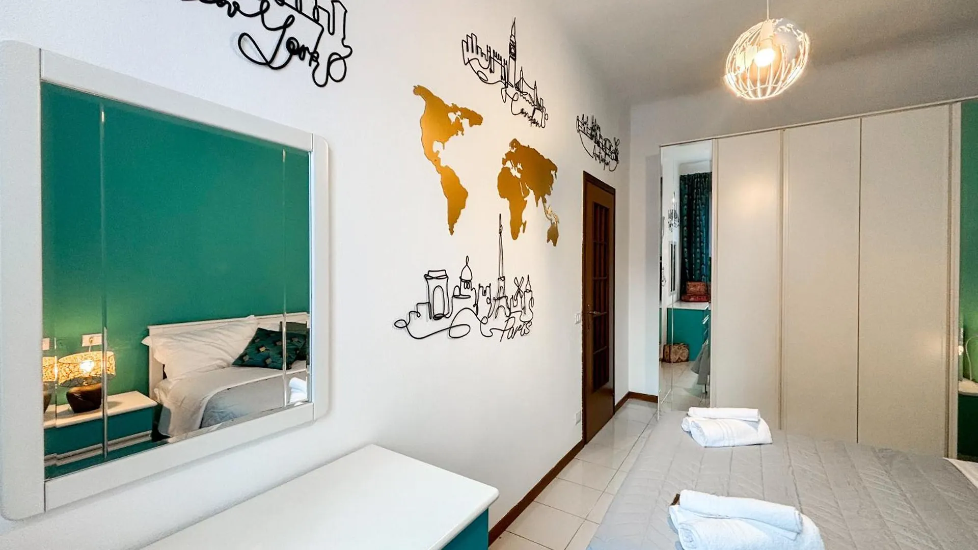 Elegant Three-Room Apartment In Porta Romana Milán 0*,  Itálie